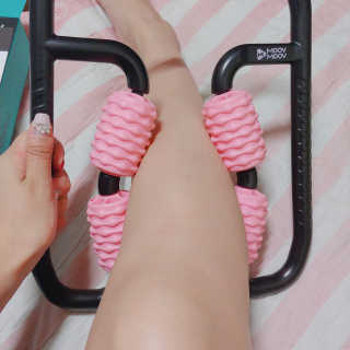 뭅뭅 바디핏레그롤러 종아리 허벅지 하체 마사지기 — 5점을 준 리뷰어가 2019년 10월 올린 사용 사진