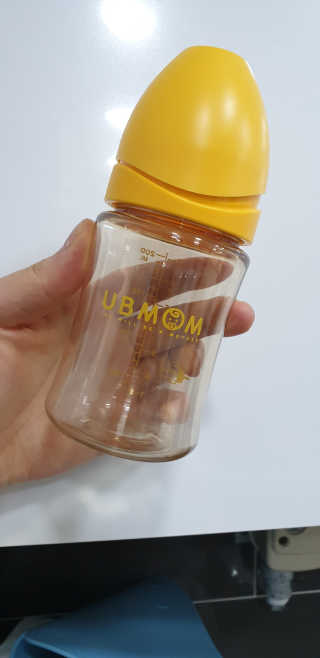 유비맘 PPSU 젖병 노꼭지_200ml_컬러 랜덤 발송 — 5점을 준 리뷰어가 2020년 1월 올린 사용 사진