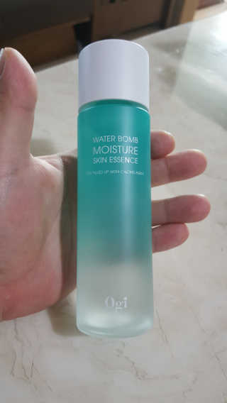오지아이 워터 밤 모이스처 스킨 에센스 180ml — 5점을 준 리뷰어가 2019년 12월 올린 사용 사진