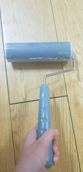 물로 씻어 쓰는 반영구 롤크리너 핸디 모노톤 에디션 — 4점을 준 리뷰어가 2019년 8월 올린 사용 사진