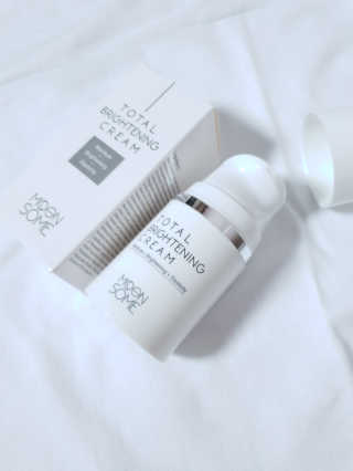 MOONSOME 문썸 토탈 브라이트닝 크림 50ml — 4점을 준 리뷰어가 2019년 3월 올린 사용 사진