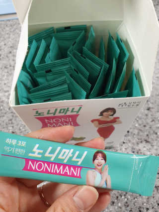 정찬우 꽐라만시 [띵보몰]건강환 습관 노니마니 스틱 1Box — 4.5점을 준 리뷰어가 2019년 5월 올린 사용 사진