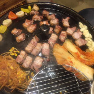 [화덕고깃간 마곡발산점] 화덕삼겹살2인분 — 4.83점을 준 리뷰어가 2018년 11월 올린 사용 사진