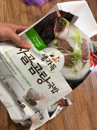 [풀무원] 사골곰탕국밥 황태해장국밥 — 5점을 준 리뷰어가 2018년 6월 올린 사용 사진
