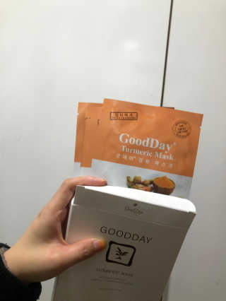 GoodDay Skincare GoodDay 강황 마스크 — 5점을 준 리뷰어가 2020년 3월 올린 사용 사진