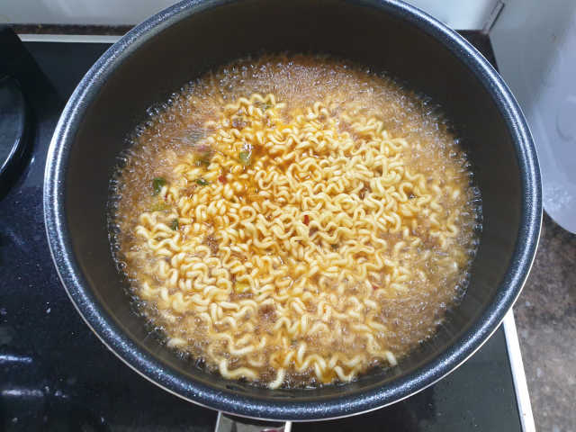 라면 그대로가 제일 맛있는 더엄마라면 리뷰 사진