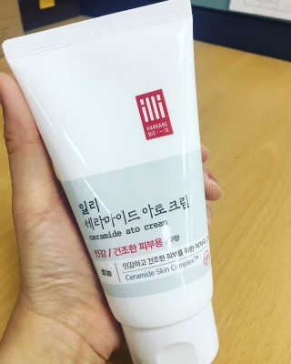 일리윤 세라마이드 아토 집중 크림 — 4.67점을 준 리뷰어가 2017년 10월 올린 사용 사진