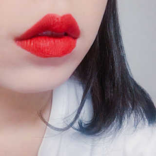 터치인솔 메탈리스트 리퀴드 포일 립스틱 5종 — 5점을 준 리뷰어가 2018년 3월 올린 사용 사진