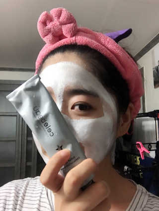 셀레뷰 슈퍼 글램 엑스폴리에이팅 마스크 — 1점을 준 리뷰어가 2017년 8월 올린 사용 사진