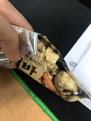 견과가 똘똘 뭉쳐들어간 넛츠몬 에너지바 1BOX 6개입 — 5점을 준 리뷰어가 2018년 1월 올린 사용 사진