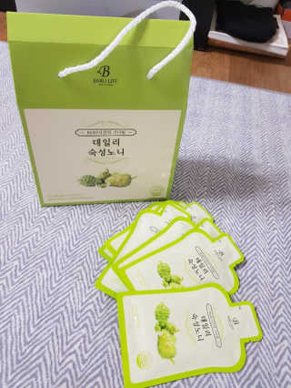 [바로푸드] 데일리 숙성노니원액 30ml x 28팩_1박스 — 4점을 준 리뷰어가 2019년 6월 올린 사용 사진