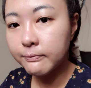 라로슈포제 유비데아 XL 톤업 라이트 크림 — 3.5점을 준 리뷰어가 2018년 4월 올린 사용 사진