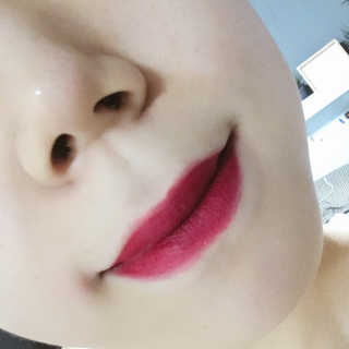 터치인솔 메탈리스트 리퀴드 포일 립스틱 5종 — 4점을 준 리뷰어가 2018년 3월 올린 사용 사진