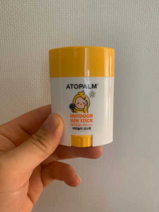 아토팜 야외놀이 선스틱 SPF50+ PA++++ — 4.5점을 준 리뷰어가 2020년 3월 올린 사용 사진