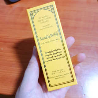 [스킨큐어] 산다화 비타민C 화이트닝 에센스 30ml — 4.5점을 준 리뷰어가 2019년 6월 올린 사용 사진