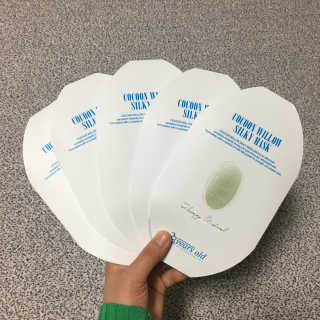 23years old 코쿤 윌로우 실키 마스크 — 5점을 준 리뷰어가 2018년 4월 올린 사용 사진