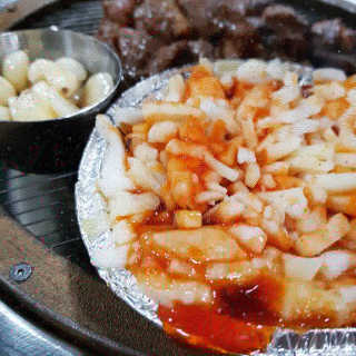 [두툼갈비] 두툼갈비 2인분 + 매콤치즈버섯 set — 4.33점을 준 리뷰어가 2018년 8월 올린 사용 사진