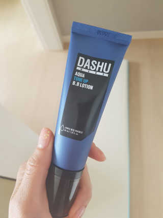 다슈코리아 다슈 맨즈 톤 업 비비로션 40ml — 3.83점을 준 리뷰어가 2018년 5월 올린 사용 사진