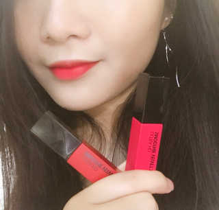 우드버리 울트라에이치디 스무디벨벳틴트 — 5점을 준 리뷰어가 2018년 7월 올린 사용 사진
