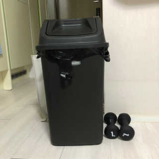 창신리빙 프랑코 퍼블릭 스윙 휴지통 10L, 25L, 35L — 4.5점을 준 리뷰어가 2019년 9월 올린 사용 사진