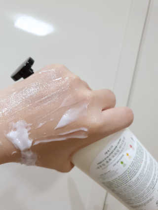 (주)에네스티 내추럴 촉촉  오트밀 바디로션 500ml — 4.5점을 준 리뷰어가 2019년 9월 올린 사용 사진