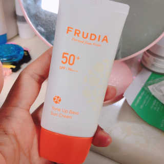 [후르디아] 혼합자차 선 에센스+톤업 선크림 2종 — 5점을 준 리뷰어가 2019년 5월 올린 사용 사진