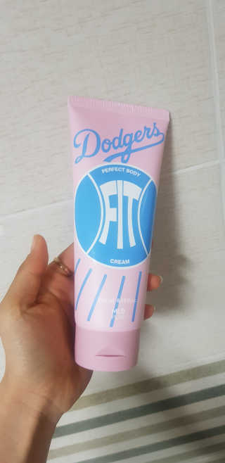 MLB COSMETICS [MLB PLAY] 퍼펙트 바디핏 크림 200ml — 5점을 준 리뷰어가 2019년 11월 올린 사용 사진