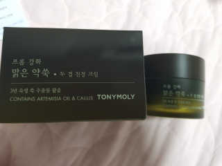토니모리 프롬 강화 맑은 약쑥 두 겹 진정 크림 — 4.5점을 준 리뷰어가 2019년 8월 올린 사용 사진