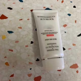 지고트 화이트닝 유브이 썬블럭 크림 70ml,1+1 — 5점을 준 리뷰어가 2019년 7월 올린 사용 사진