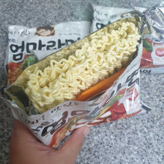 라면 그대로가 제일 맛있는 더엄마라면 — 5점을 준 리뷰어가 2019년 9월 올린 사용 사진