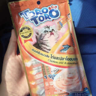 펫토리아 짜먹는 토로토로 고양이 파우치 간식 — 4점을 준 리뷰어가 2019년 6월 올린 사용 사진