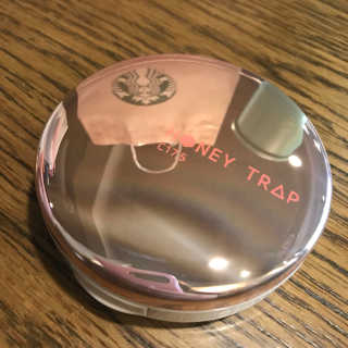 Honey Trap 톤 업 파운데이션 쿠션(W22.5,C17.5) — 4.5점을 준 리뷰어가 2018년 3월 올린 사용 사진