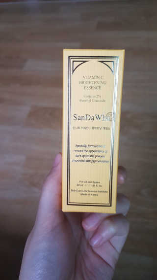 [스킨큐어] 산다화 비타민C 화이트닝 에센스 30ml — 5점을 준 리뷰어가 2019년 6월 올린 사용 사진