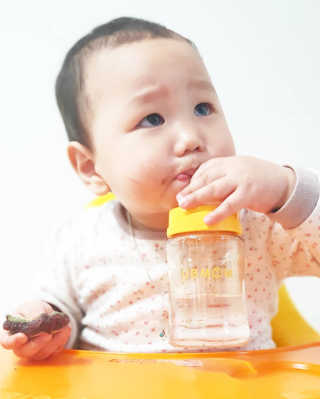 유비맘 PPSU 젖병 노꼭지_200ml_컬러 랜덤 발송 — 4점을 준 리뷰어가 2020년 3월 올린 사용 사진