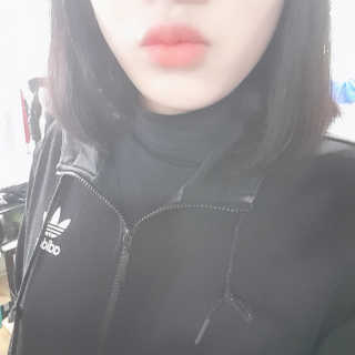 FM메이크업 벨벳 크리미 립스틱 05리얼코랄 — 3.67점을 준 리뷰어가 2018년 3월 올린 사용 사진