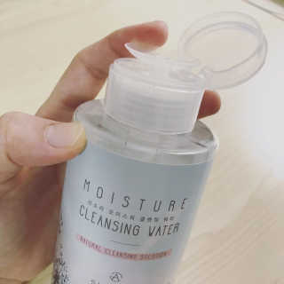 신소라 코스메틱 SINSOLA COSMETIC 신소라 모이스춰 클렌징 워터 — 5점을 준 리뷰어가 2017년 11월 올린 사용 사진