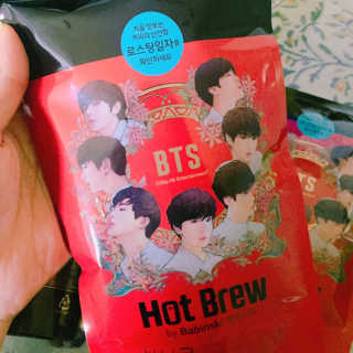 한국야쿠르트 콜드브루, 핫브루 BTS 일러스트 — 4.17점을 준 리뷰어가 2018년 11월 올린 사용 사진