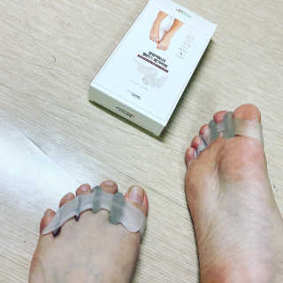 힐링팩토리 밸런스 발가락링 발가락교정기 A1 — 5점을 준 리뷰어가 2020년 1월 올린 사용 사진