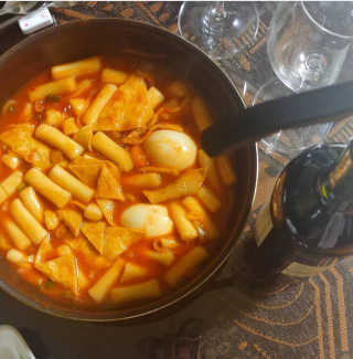 홍대미미네국물떡볶이 [홍대미미네]오리지널 국물 떡볶이4팩 + 라면사리 — 5점을 준 리뷰어가 2019년 4월 올린 사용 사진
