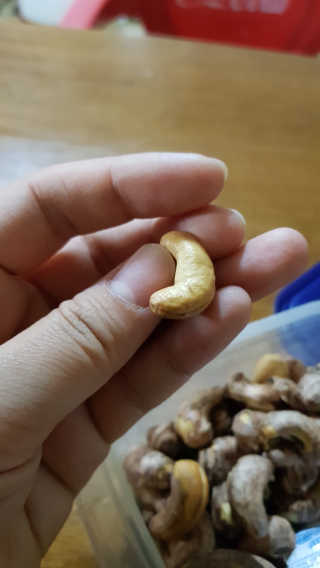 드림캐슈넛 50g X 6개 — 2.83점을 준 리뷰어가 2018년 10월 올린 사용 사진