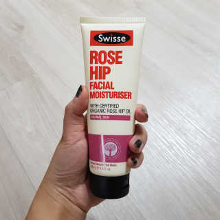 SWISSE 스위스 로즈힙 페이셜 모이스처라이저 로션 — 5점을 준 리뷰어가 2019년 12월 올린 사용 사진