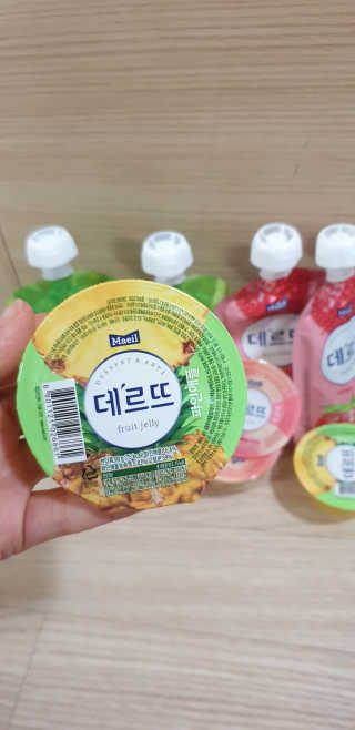 데르뜨 떠먹는 과일 3종, 짜먹는 과일 2종 총 10개 체험 — 5점을 준 리뷰어가 2020년 3월 올린 사용 사진