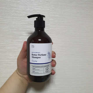 달리프 베러 퍼퓸 샴푸 1000ml 레이니데이 or 일랑로즈 — 5점을 준 리뷰어가 2020년 2월 올린 사용 사진