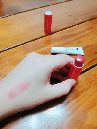 블리스텍스 립 릴리프 크림 립밤, 립 바이브런스 립밤 — 4점을 준 리뷰어가 2018년 11월 올린 사용 사진