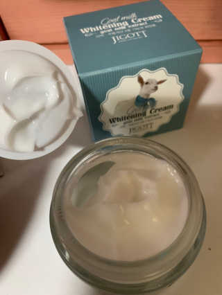 지고트 산양유 화이트닝 크림 70ml — 5점을 준 리뷰어가 2019년 5월 올린 사용 사진