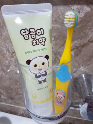 달곰이 어린이 치약+어린이 칫솔 SET — 2.33점을 준 리뷰어가 2017년 8월 올린 사용 사진