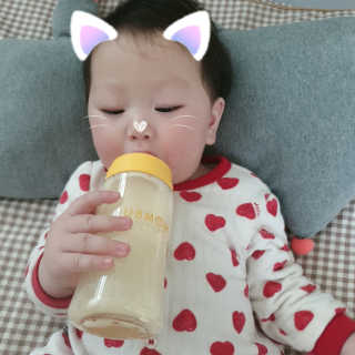 유비맘 PPSU 젖병 노꼭지_260ml_컬러 랜덤 발송 — 5점을 준 리뷰어가 2020년 3월 올린 사용 사진
