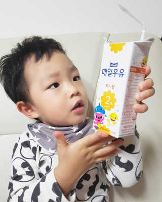 매일우유 멸균 매일우유 저지방 2프로 멸균 핑크퐁 에디션 6입 — 5점을 준 리뷰어가 2018년 1월 올린 사용 사진