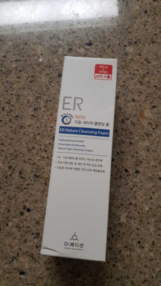 Dr.메디션 ER 네이처 클렌징폼- 오일리스킨용 — 4점을 준 리뷰어가 2018년 7월 올린 사용 사진