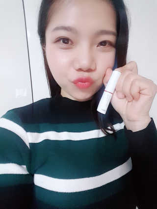 아이소이 불가리안 로즈 립 트리트먼트 밤 [퓨어레드] — 4.83점을 준 리뷰어가 2018년 12월 올린 사용 사진